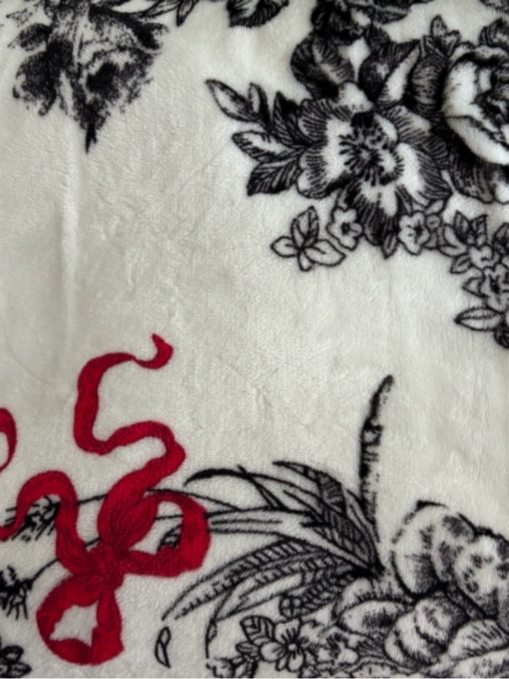 New Victoria’s Secret Black & White Floral & Red Bow Design Throw